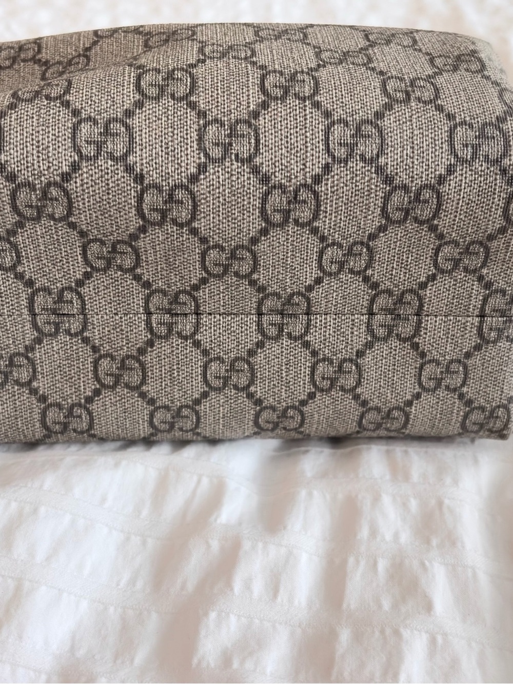 Gucci Beige/Brown GG Supreme Cosmetic Pouch with Gold Logo - Picture 2 of 4